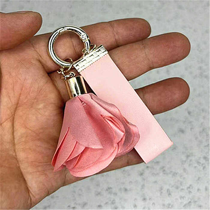 北京柜台后情人节挂饰钥匙扣装饰挂件高级设计感精美布艺包包挂饰