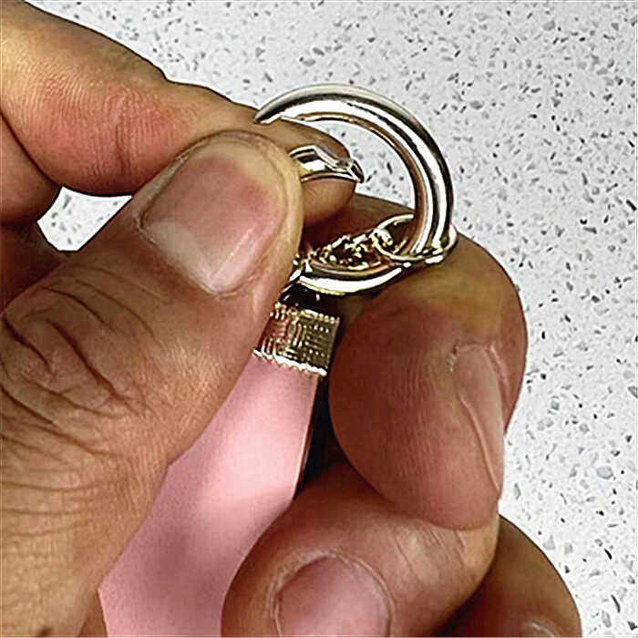 北京柜台后情人节挂饰钥匙扣装饰挂件高级设计感精美布艺包包挂饰