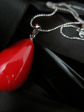 本命年滴水大红锁骨生日吊坠项链