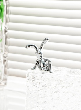 现代创意坐姿电镀兔简约高档客厅