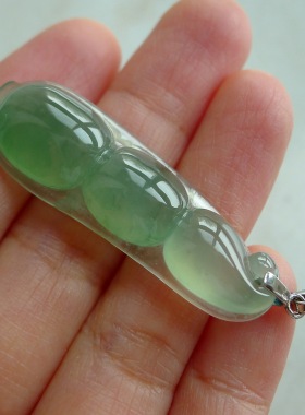 冰种绿水莹光饱满大翡翠四季豆 天然A货翡翠