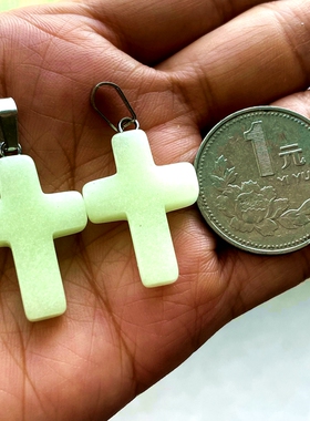 1-2个装包邮】可夜光仿玉十字架吊坠 男女配件儿童十字架项链女