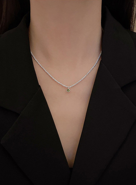 波光粼粼绿色锆石吊坠项链