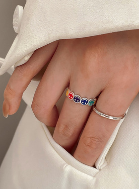 小众设计彩虹色笑脸戒指