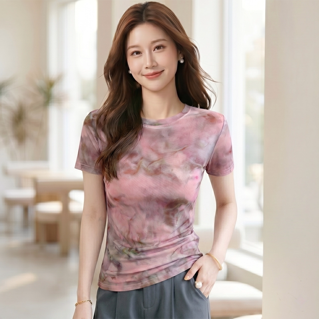 ຄົນອັບເດດ: ຄໍ V-neck ຕາຫນ່າງພິມ bottoming ເສື້ອ lace ເທິງສໍາລັບແມ່ຍິງ 2026 ໃຫມ່ summer dress western style ຂະຫນາດນ້ອຍເສື້ອ gauze ບາງໆ