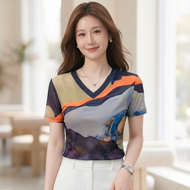 ຄົນອັບເດດ: ຄໍ V-neck ຕາຫນ່າງພິມ bottoming ເສື້ອ lace ເທິງສໍາລັບແມ່ຍິງ 2026 ໃຫມ່ summer dress western style ຂະຫນາດນ້ອຍເສື້ອ gauze ບາງໆ