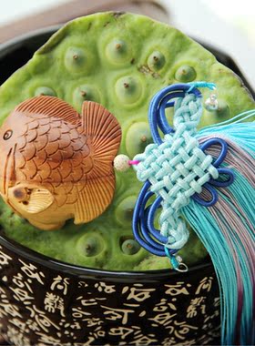 舞泽天精工天然桃木可爱小胖鱼比翼流苏海蓝色中国结车挂件/宅挂