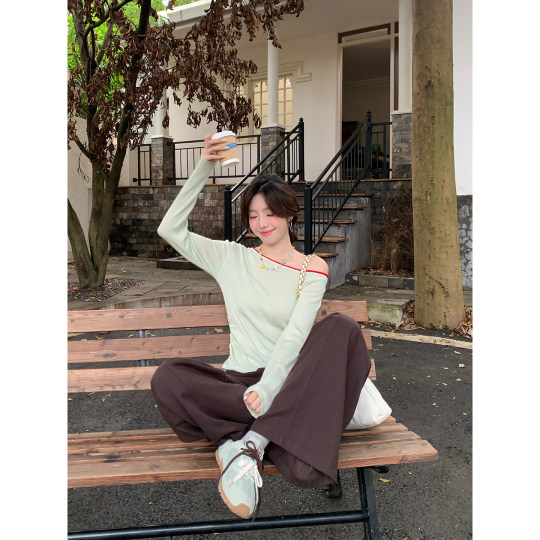Even Yiwen color matching memory Korean style high-tech contrasting color stitching temperament slanted shoulder thin long-sleeved knitted sweater