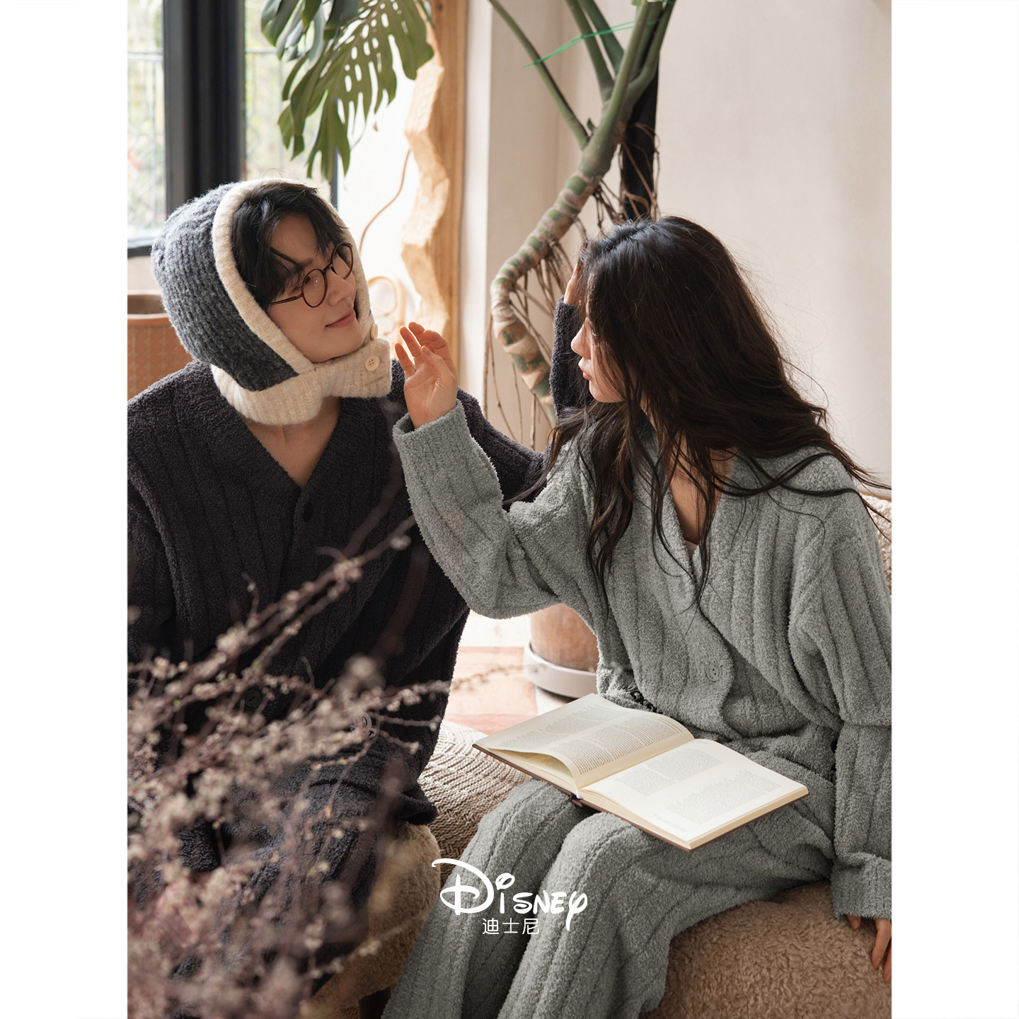 迪士尼珊瑚绒情侣睡衣女冬季保暖半边绒V领家居服男开衫加厚套装,淘宝优惠券,粉丝福利购,淘宝优惠卷