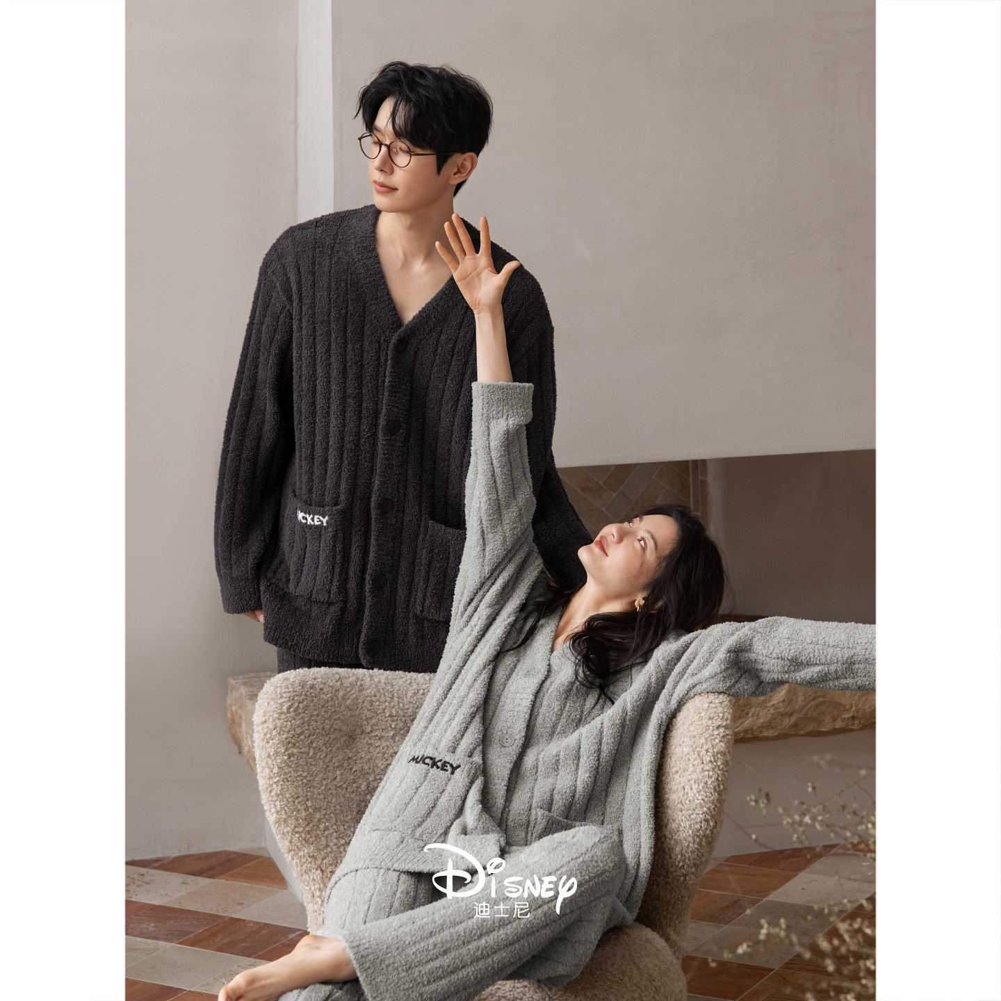 迪士尼珊瑚绒情侣睡衣女冬季保暖半边绒V领家居服男开衫加厚套装,淘宝优惠券,粉丝福利购,淘宝优惠卷