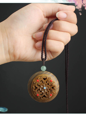 绿檀木镂空香薰盒长项链
