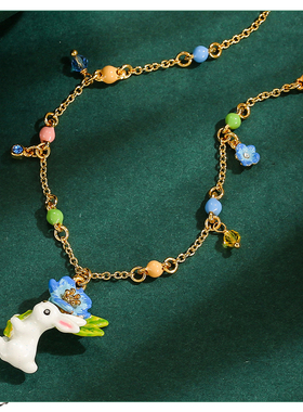 白色立体小兔小蓝花彩珠锁骨链