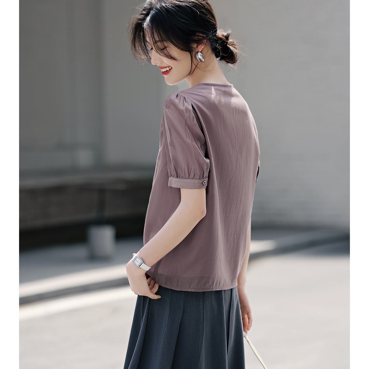 XWI/欣未优雅气质重工刺绣衬衫女夏季天丝面料单排扣设计通勤上衣 - 图0