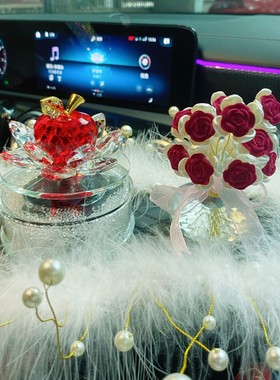 网红太阳能旋转水晶苹果汽车香水摆件车载香薰车内装饰用品女神款