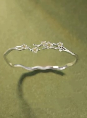 莫离茉莉花手镯女小众轻奢开口手环首饰时尚高级感花朵实心镯子