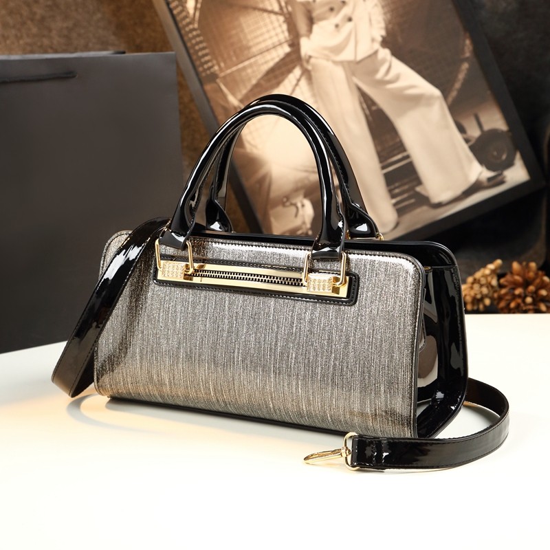 高档女士2020新款波士顿漆皮枕头包 梦琳凯女士包袋