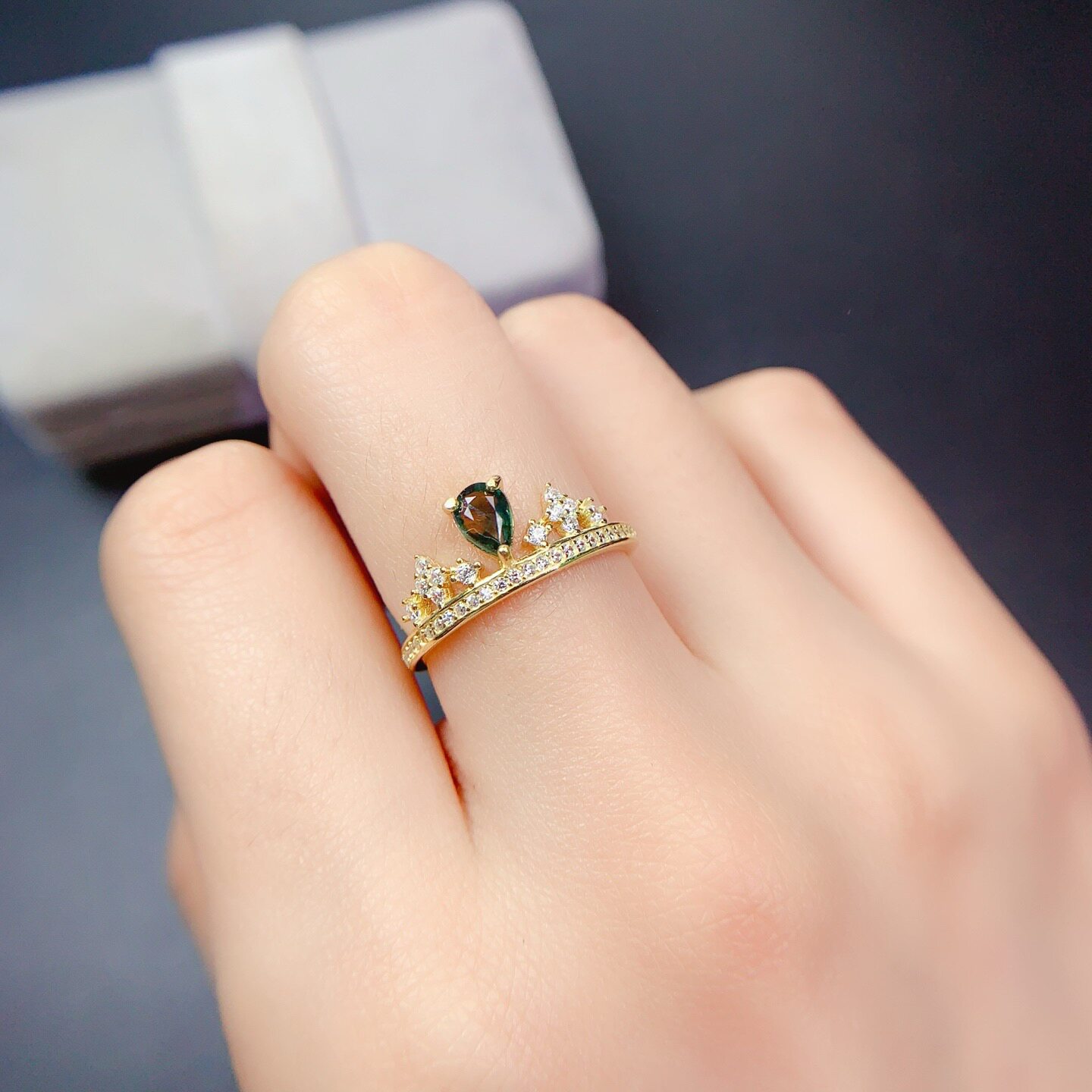 New natural green sapphire ring 925 silver gold plated main stone 4*6mm fashionable and versatile live ring