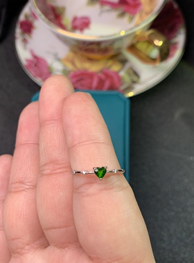 小巧天然透辉石戒指 石心4*4mm925银镀白金 爱心戒指透辉石女戒