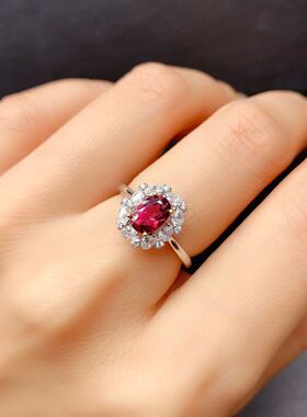 精工镶嵌满火彩镁铝石榴石戒指