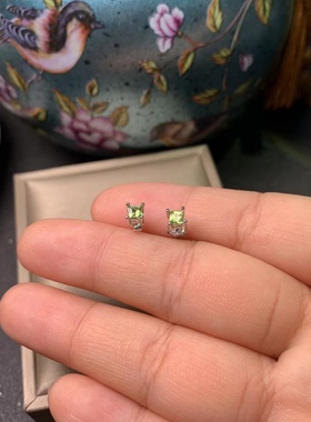 特惠925银镀金镶嵌天然橄榄石耳钉 简单四爪方形耳钉 裸石方3*3mm