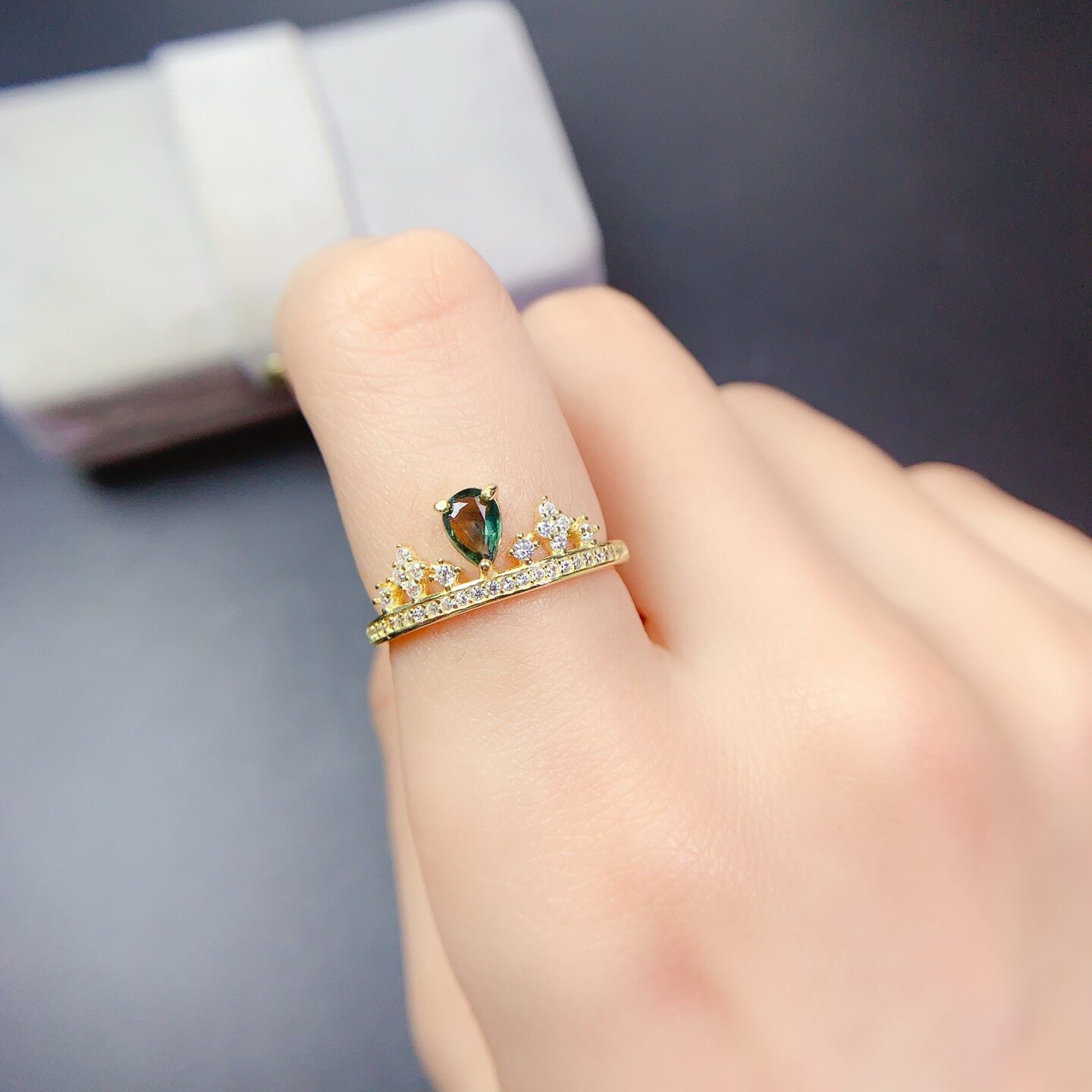 New natural green sapphire ring 925 silver gold plated main stone 4*6mm fashionable and versatile live ring