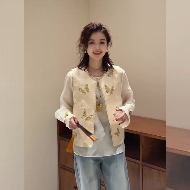 2026春季高级感国风米杏色亮片马甲上衣女新中式钉珠蝴蝶圆领马夹,淘宝优惠券,粉丝福利购,淘宝优惠卷