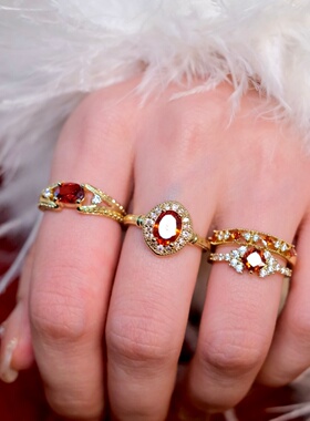 《维纳斯宫殿》爆闪新年酒红色闪钻精致复古轻奢戒指叠戴可调节女