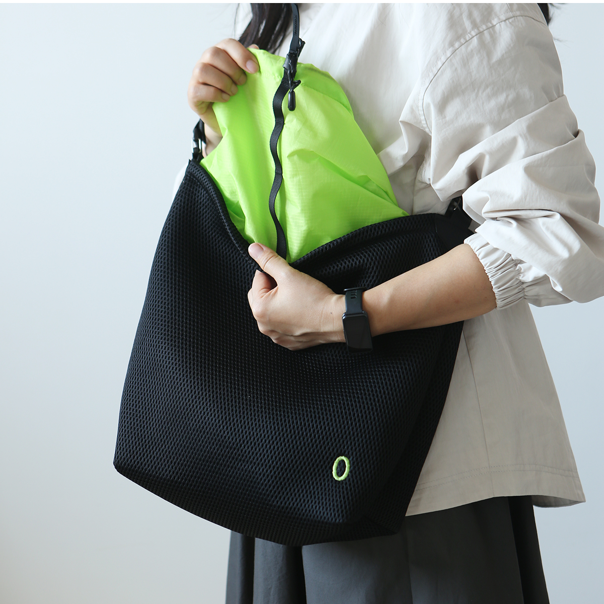 布谷森林女士单肩包休闲运动男女款日系网眼大容量水桶斜挎包B512 - 图2