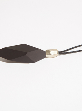 羽毛黑檀木不规则切面刻字银吊坠