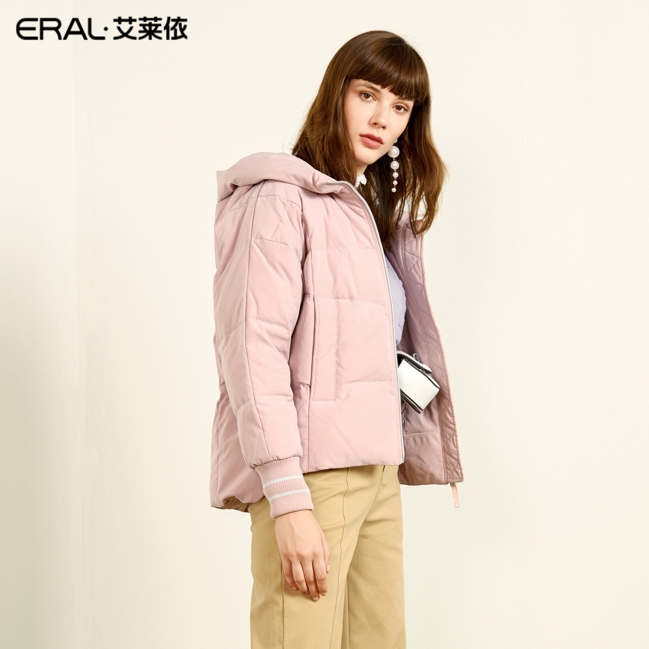 601804064 2019 艾莱依 冬季新款经典修身连帽羽绒服女短款外套 601804064 2019 艾莱依 冬季新款经典修身连帽羽绒服女短款外套