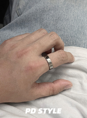 高级感拉丝三角切面素圈戒指