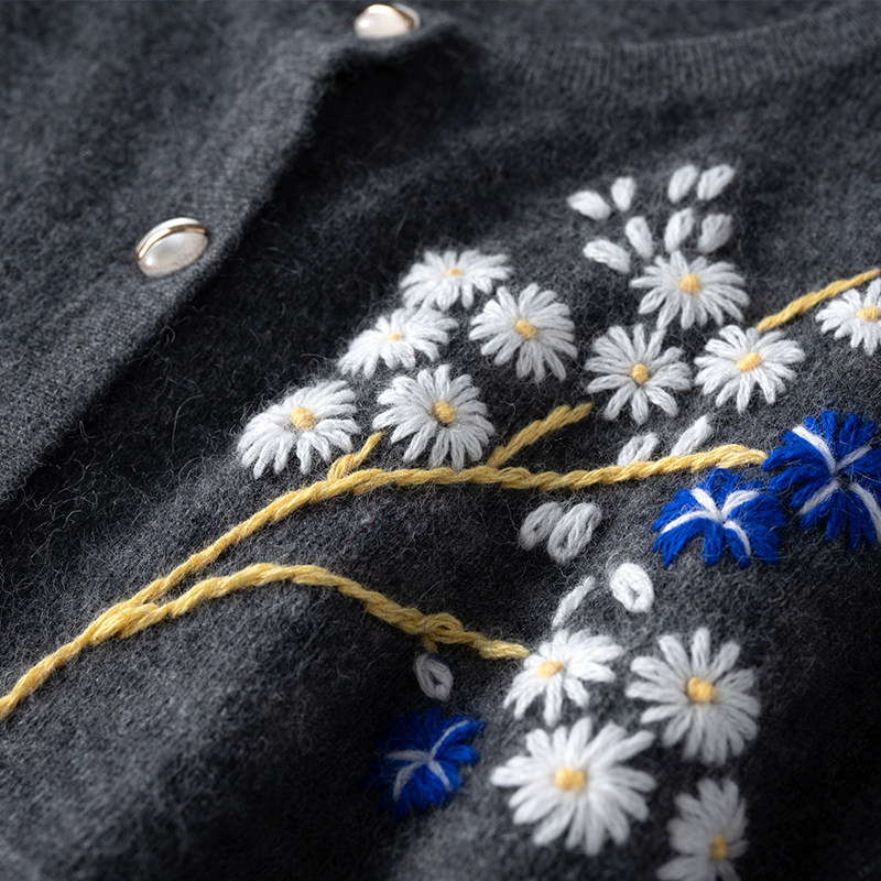 秋冬季新款直筒低圆领单排扣通勤长袖纯手工绣花女士灰色羊绒开衫,淘宝优惠券,粉丝福利购,淘宝优惠卷