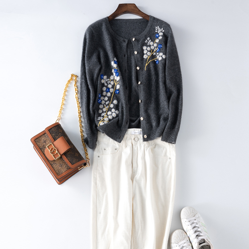 秋冬季新款直筒低圆领单排扣通勤长袖纯手工绣花女士灰色羊绒开衫,淘宝优惠券,粉丝福利购,淘宝优惠卷