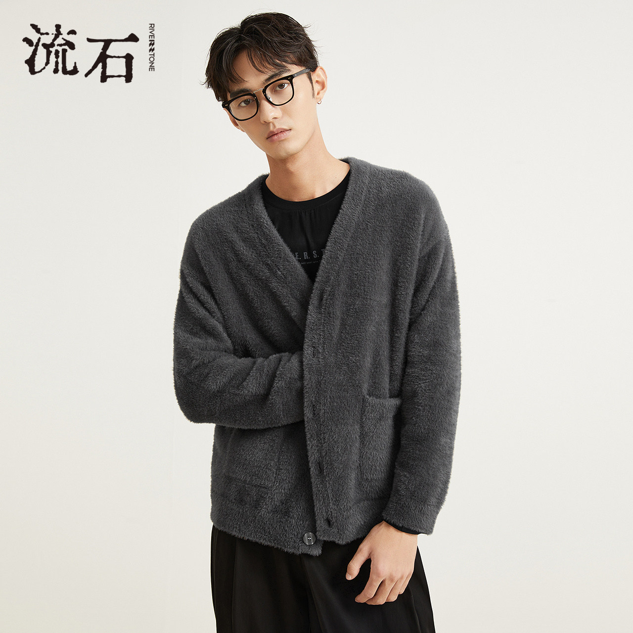 RS流石男装复古慵懒高端V领针织衫2026新款秋季时尚宽松开衫外套,淘宝优惠券,粉丝福利购,淘宝优惠卷