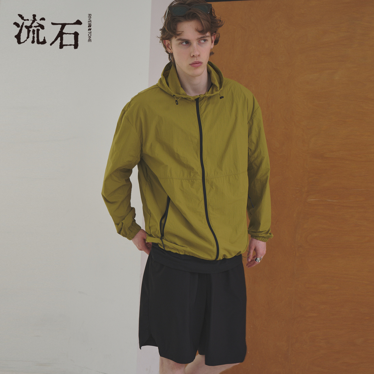 流石男装时尚连帽防晒衣2025年夏季新款男士经典通勤百搭防晒外套 - 图0