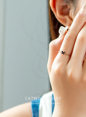 18K金天然蓝宝黑金蝴蝶戒指