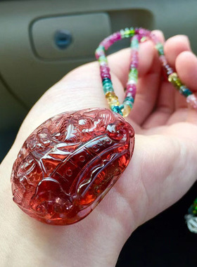 天然玻璃体橙红碧龙牌吊坠毛衣链