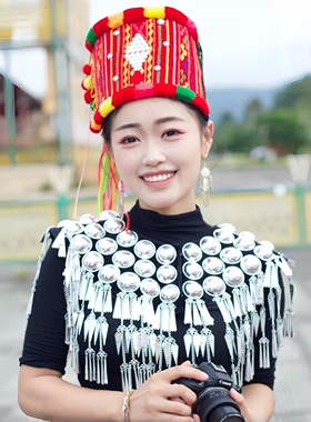 景颇族头饰帽子绑腿挎包银泡披肩