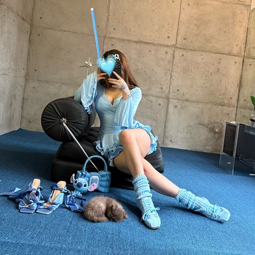 SYNEZS新款辣妹甜美糖果色弹力纽扣低领波浪卷边蓬蓬裙连衣裙 - 图2