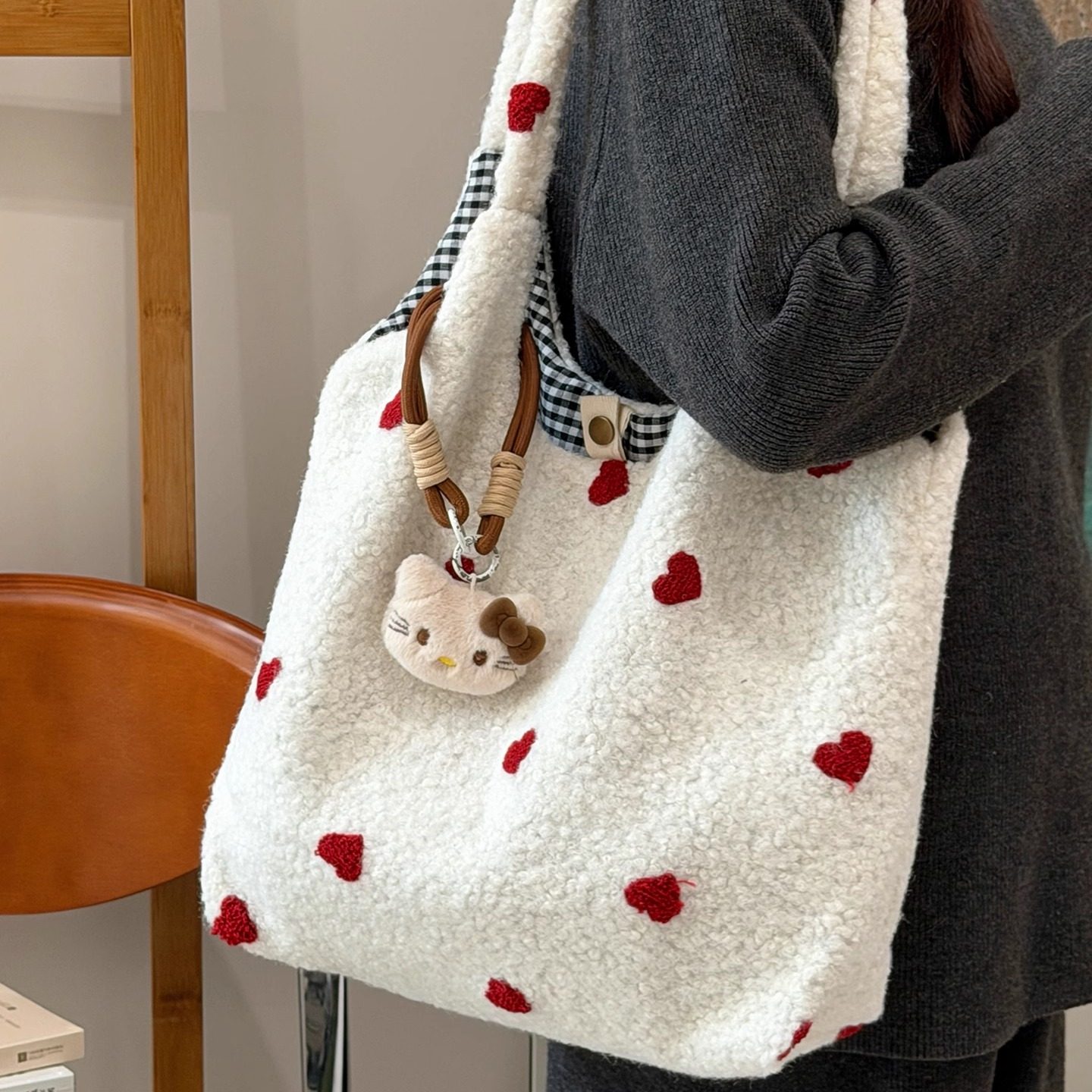 韩系花朵毛绒绒包包托特包女学生大容量上课单肩包休闲百搭手提包,淘宝优惠券,粉丝福利购,淘宝优惠卷