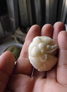 狮子2厘米纯手工配饰天然象牙果