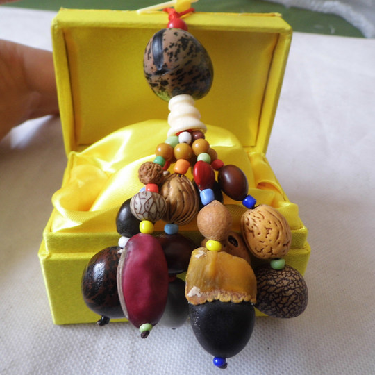 Bodhi seed eighteen pendant hand jewelry mascot natural