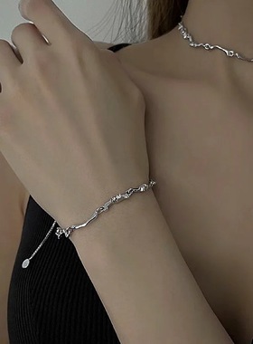 百搭法式设计感闪钻波浪纹锁骨链