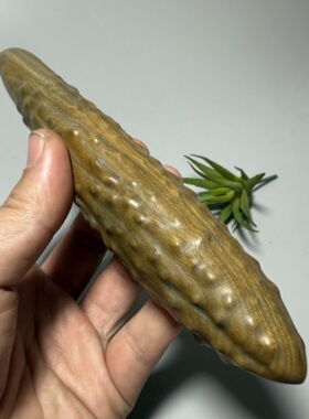 绿檀木雕黄瓜手把件红木文玩把件