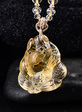 天然巴西黄水晶九尾狐小吊坠手工精雕精致立体黄水晶萌狐狸项链