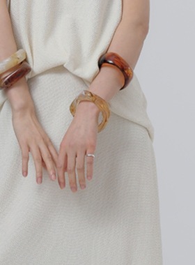 2025新款不规则树脂手镯女小众设计亚克力中古饰品高级感宽镯子女