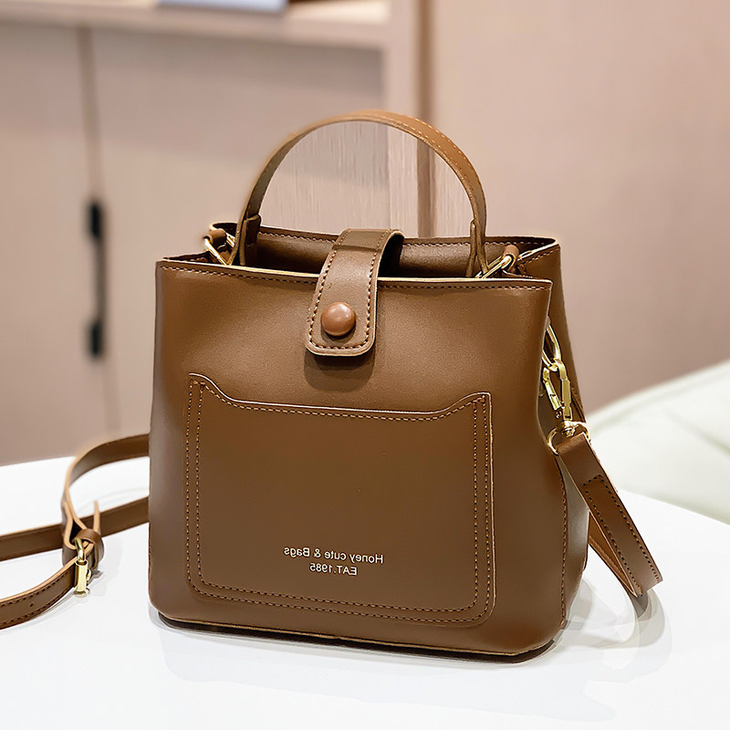 高级感小众复古春夏包包女2023新款潮时尚单肩包百搭斜挎包水桶包,淘宝优惠券,粉丝福利购,淘宝优惠卷