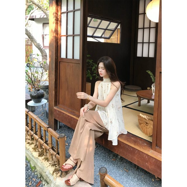 ໂສ້ງຂາກວ້າງແບບຂີ້ຄ້ານຂອງ Muzi Li