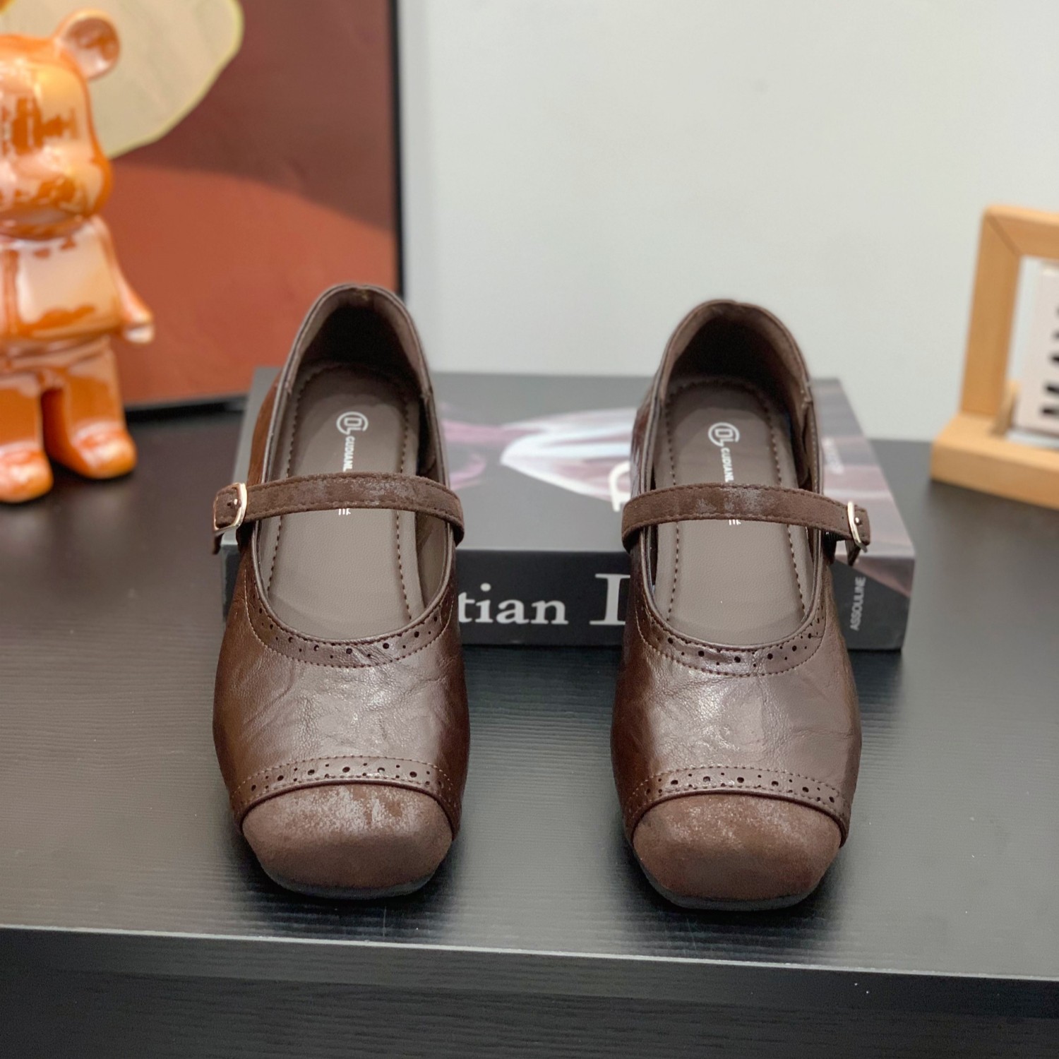 布洛克雕花浅口单鞋女2026春季新款平底芭蕾鞋一字细带玛丽珍单鞋,淘宝优惠券,粉丝福利购,淘宝优惠卷