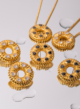 设计师款18k金不锈钢镶嵌黑色锆石面包纹O形吊坠项链女锁骨颈链